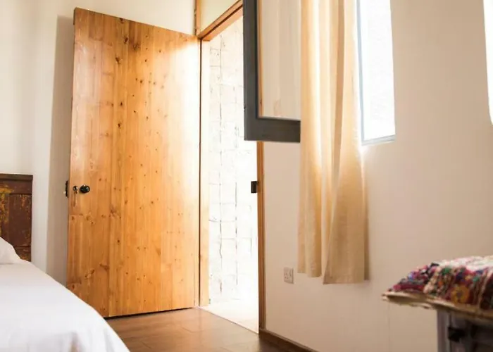 ベッド・アンド・ブレックファスト The Iskemleci